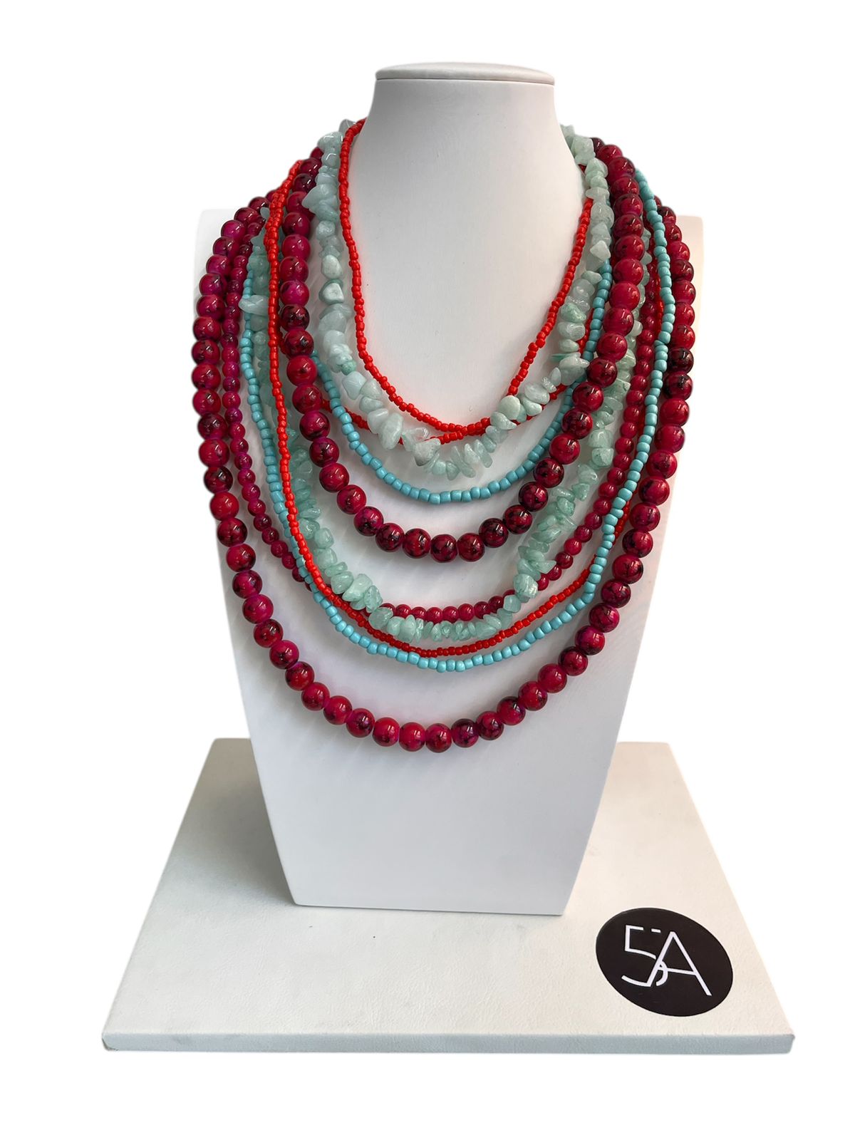 Collar Multicapa de Gemas Cerezo y Agua con Acabado Vibrante
