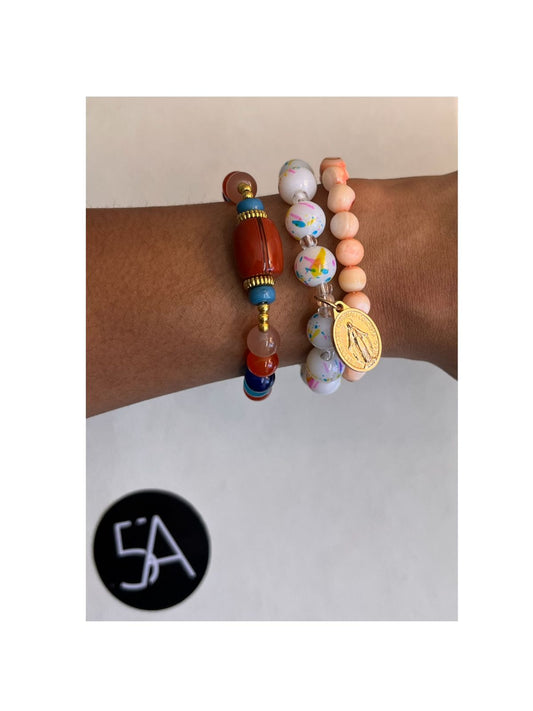 ✨ Pulseras Coloridas con Dije Dorado ✨