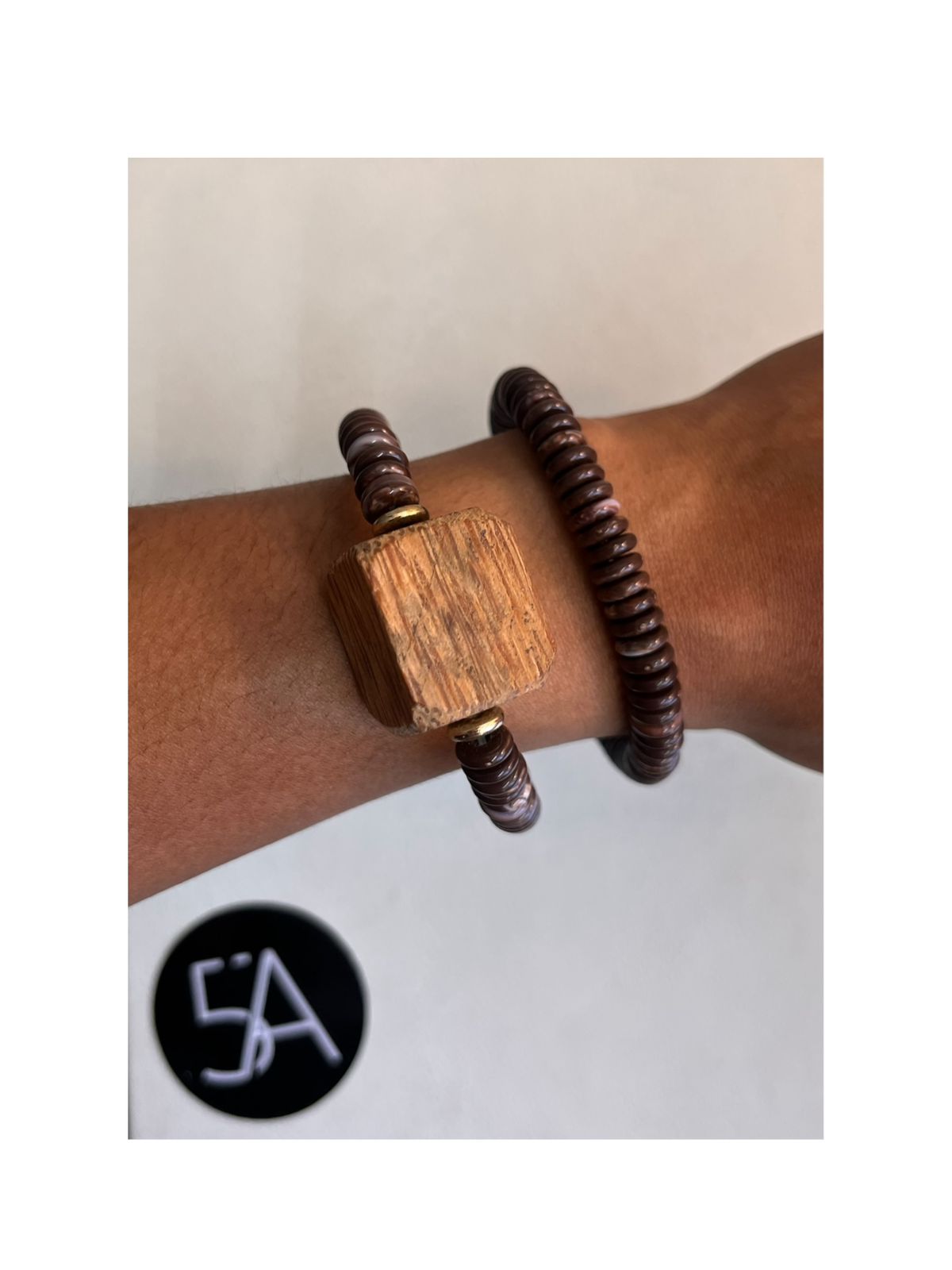 ✨ Pulsera Artesanal con Detalle en Madera ✨