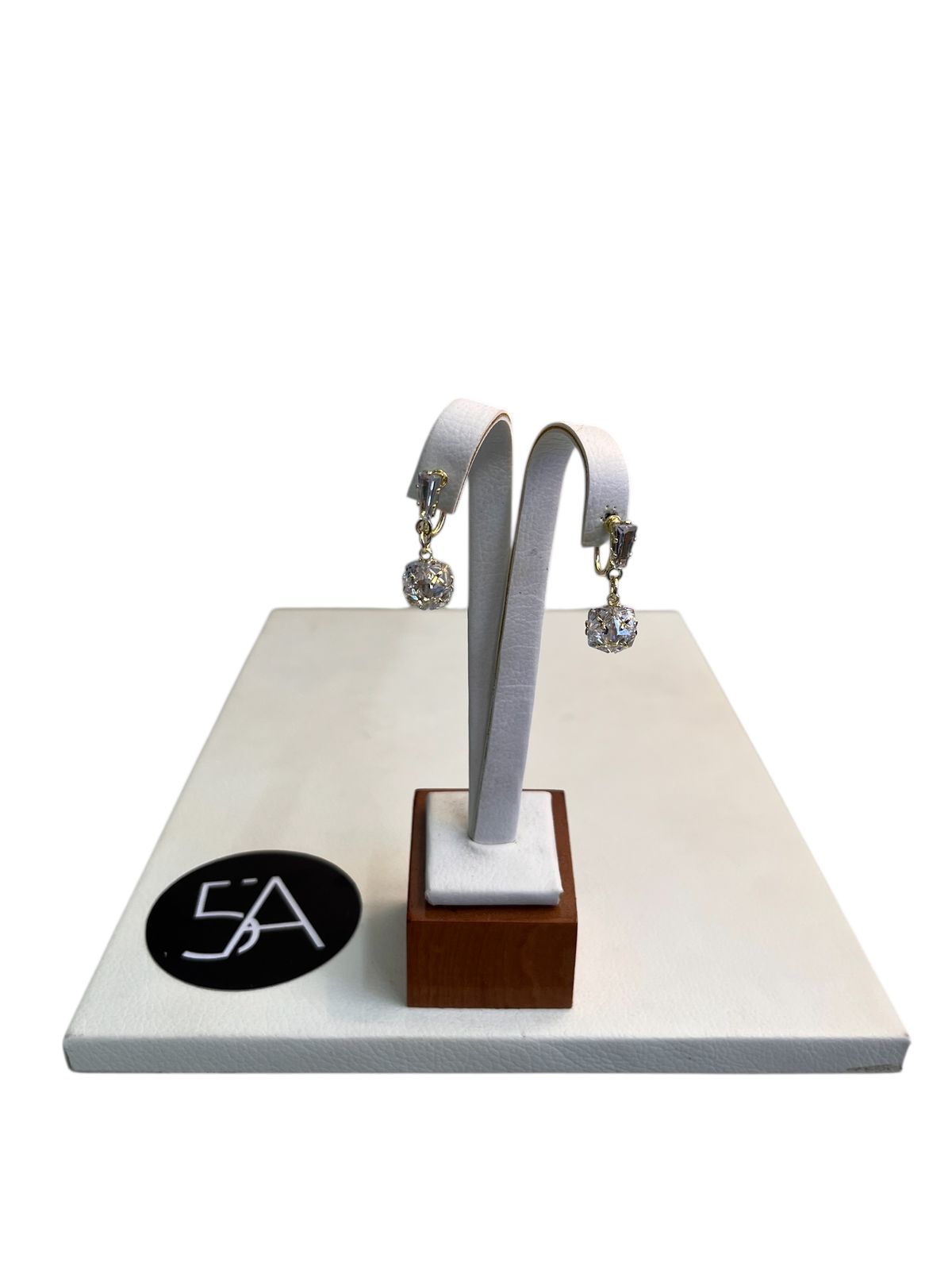 ✨ Aros colgantes con cristal – delicadeza clásica ✨