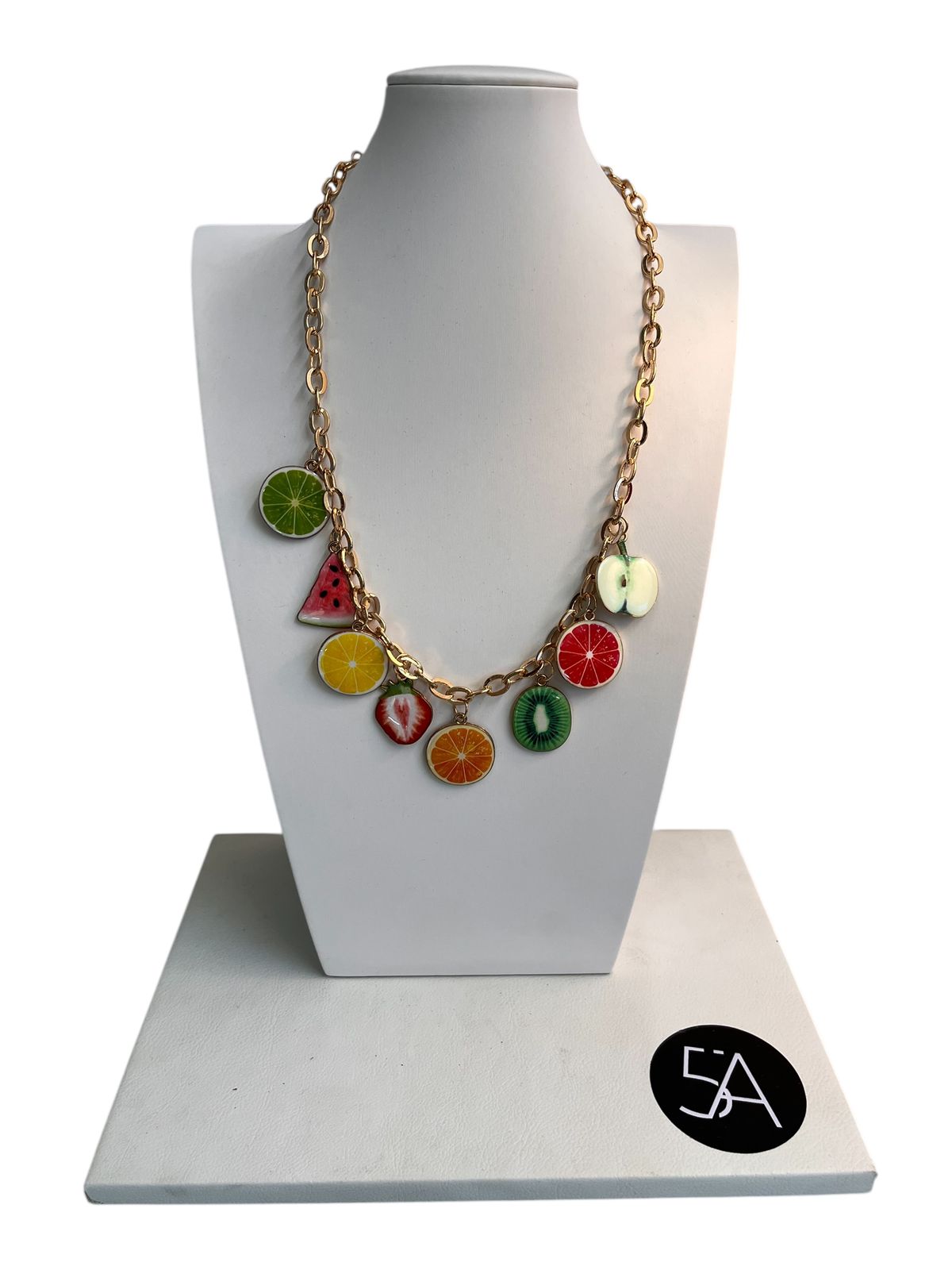 Collar Frutal en Cadena Dorada – Dulce por Fuera, Estratégico por Dentro