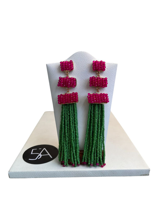 ✨ Aros largos con cuentas y flecos