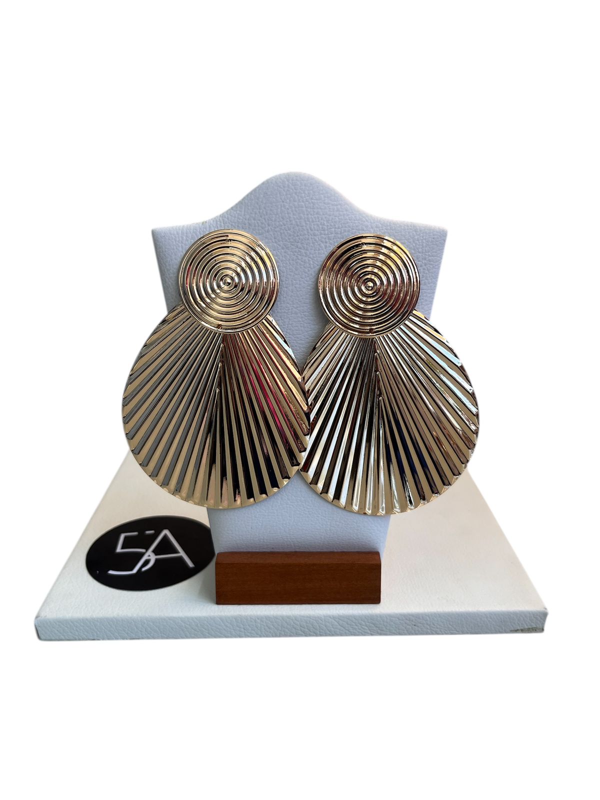 ✨ Aros dorados texturados – movimiento, ritmo y brillo escultórico ✨