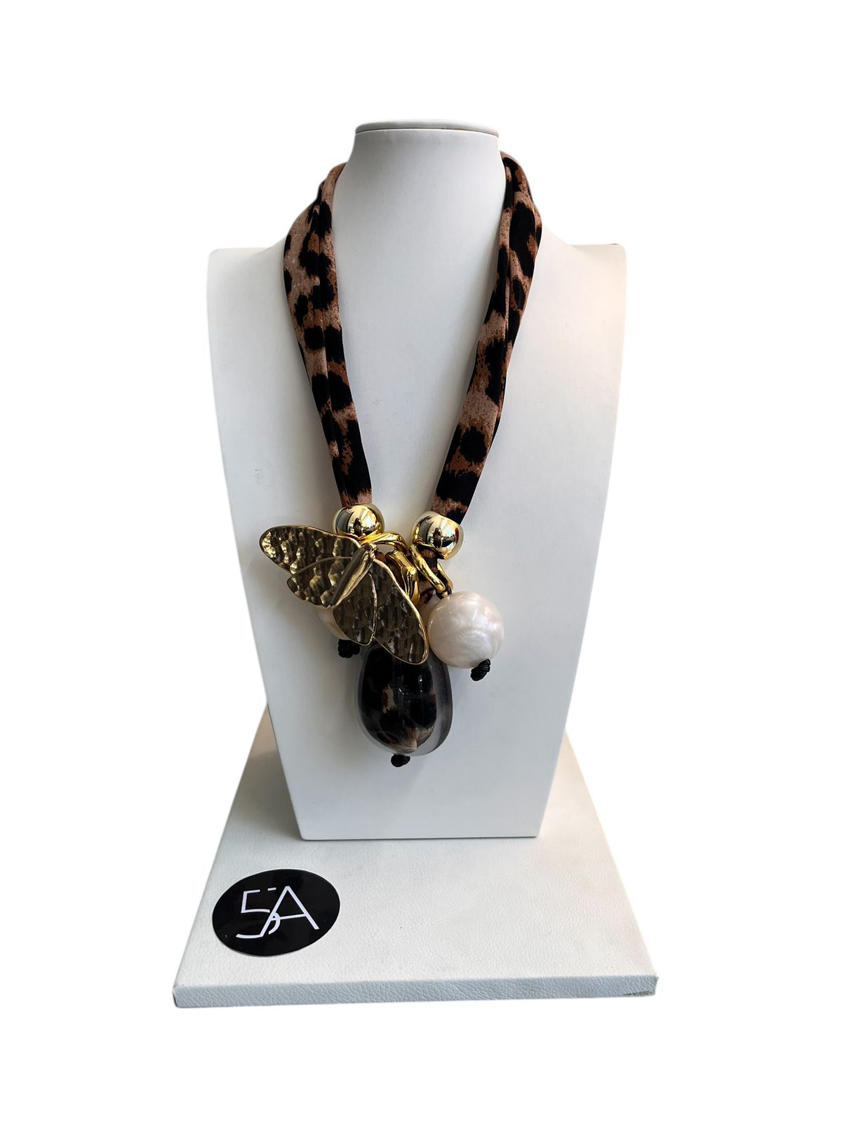 Collar Animal Print con Colgante Dorado – Estilo Protagonista