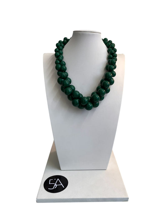 Collar de Cuentas Verdes – Diseño Protagonista
