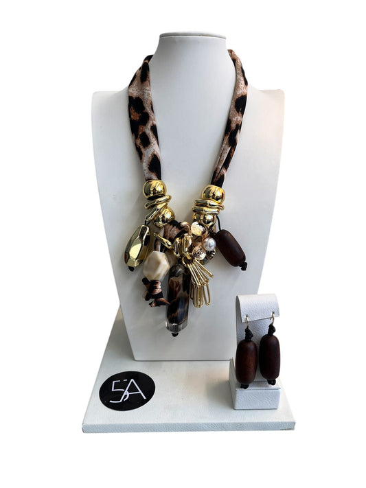 Collar Animal Print con Colgantes Dorados + Aros a Juego