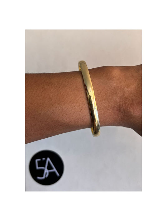 Brazalete rígido pulido enchapado en oro de 18k