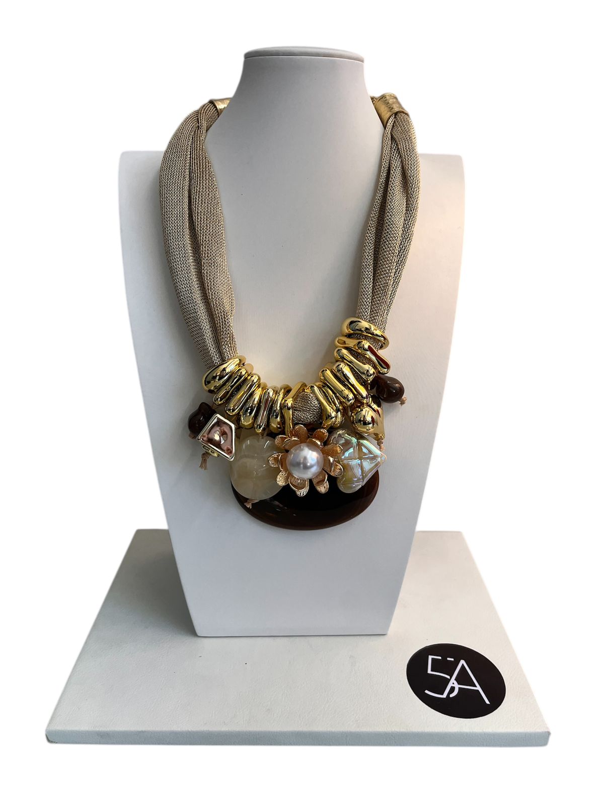 Collar Imperial con Malla Dorada y Charms de Nácar y Perla