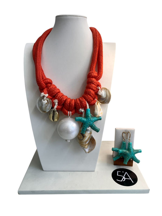Collar Coral con Charms Marinos