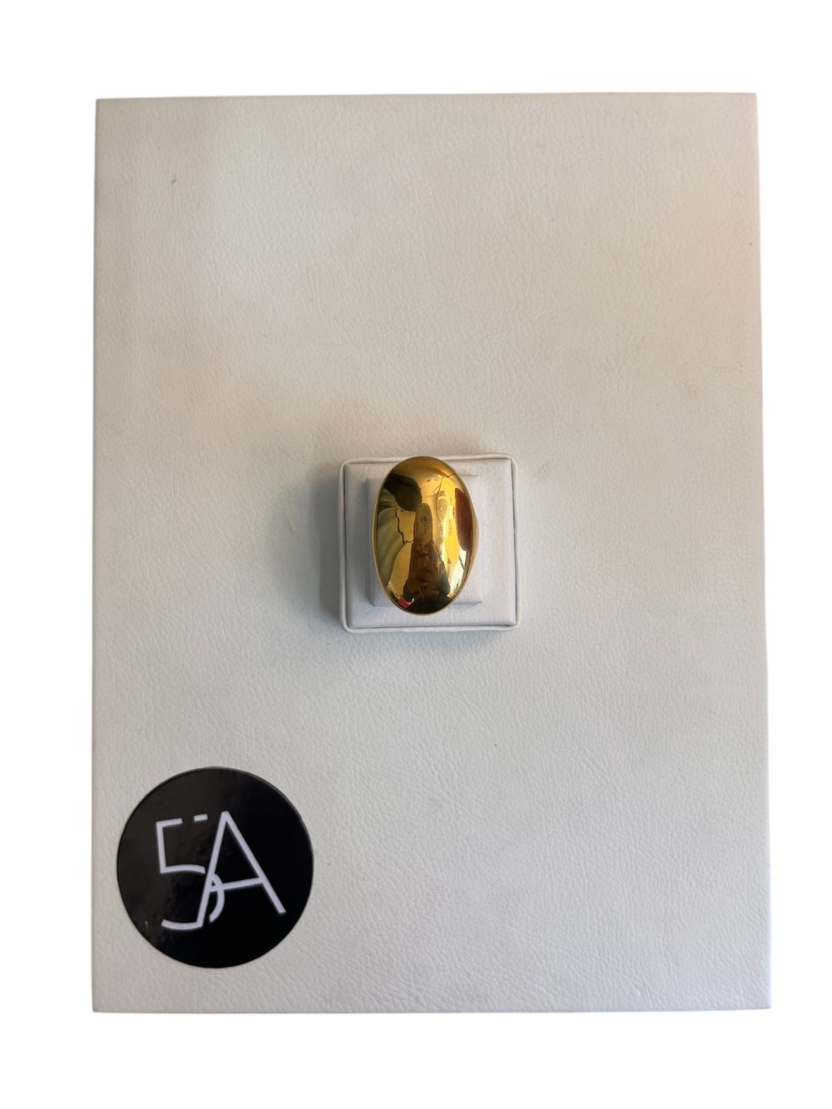 Anillo ovalado pulido enchapado en oro de 18k