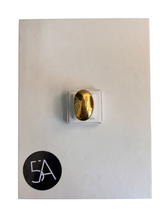 Anillo ovalado pulido enchapado en oro de 18k