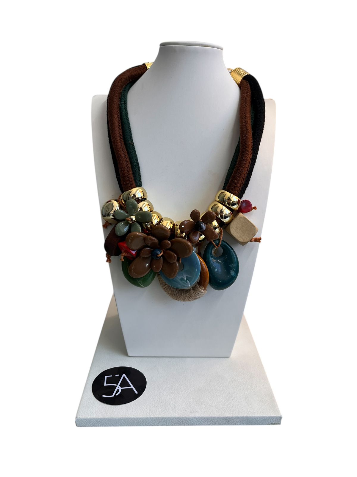 Collar Multicolor con Colgantes – Estilo Artesanal