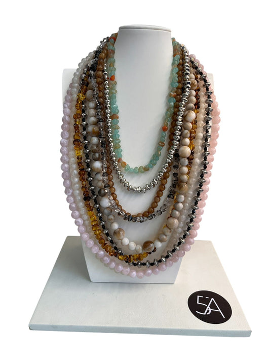 Collar Multicapa de Piedras Naturales – El Arte de Dominar sin Imponer