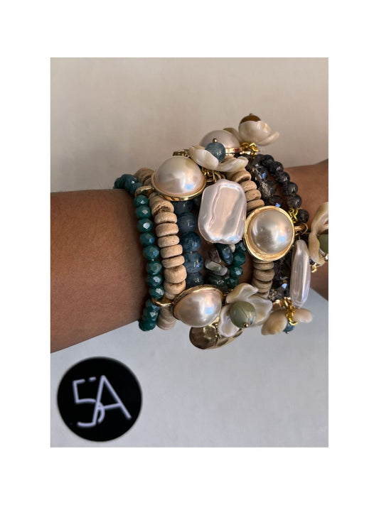 Pulsera Multicapas con Perlas y Piedras Naturales